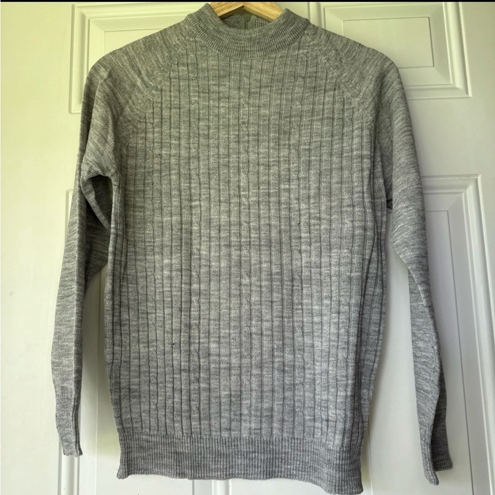 VTG Size 34 Woman’s Miss Holly 100% Acrylic Gray Ribbed Sweater